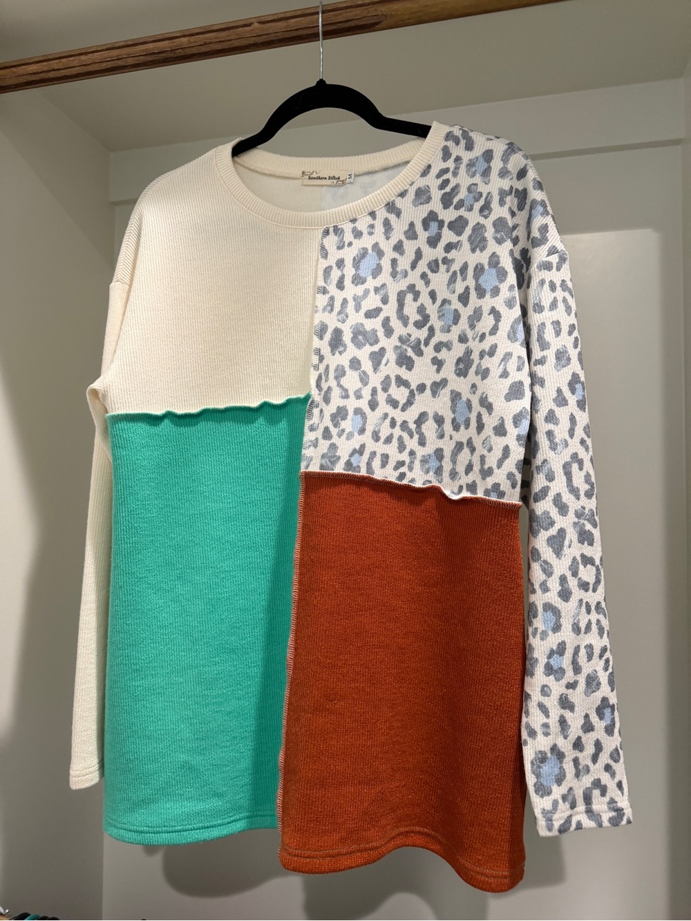 Colorblock Leopard Patch shirt — Cream, Teal, Rust